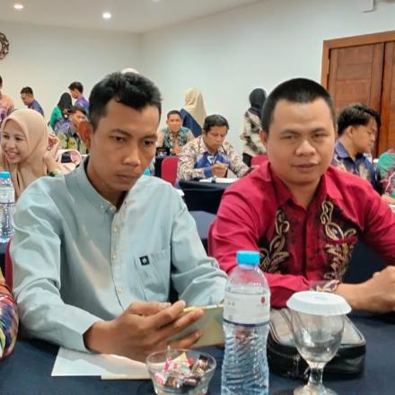 Perangkat Desa Bawahan Seberang Menghadiri Acara Bimbingan Teknis Pengelolaan Aset Desa